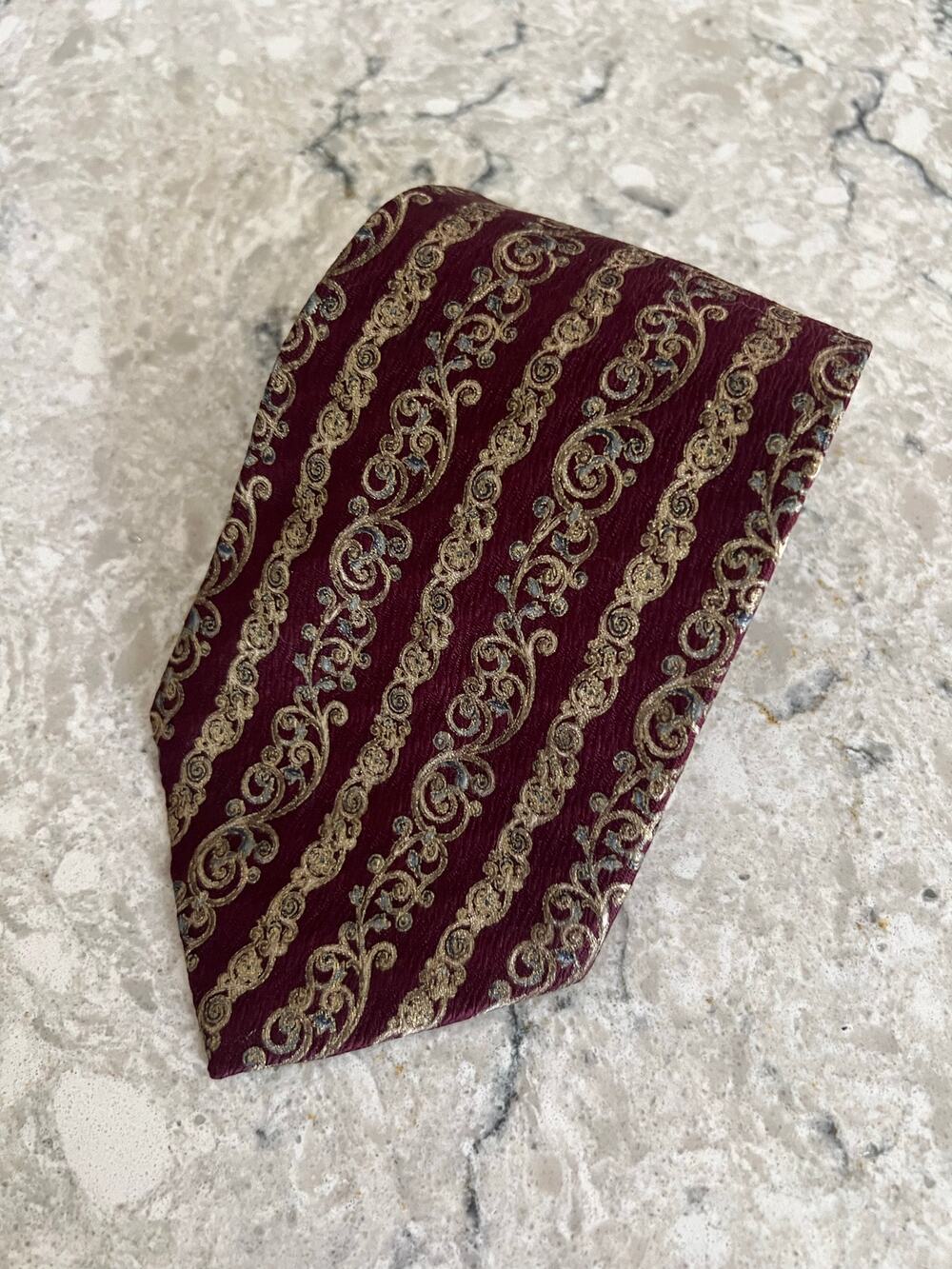 Claiborne 100% Silk Men's Neck Tie Red and Gold JL